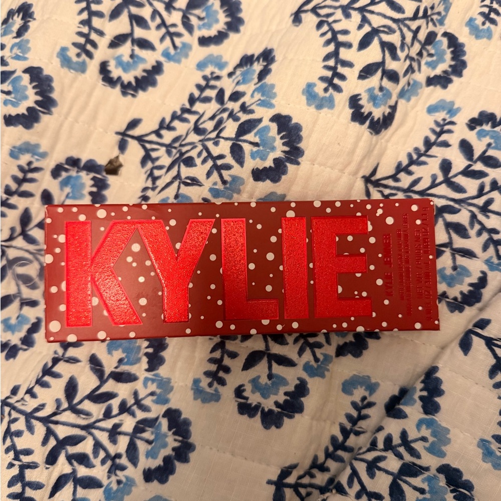 Kylie lip kit in dashing matte lipstick duo
